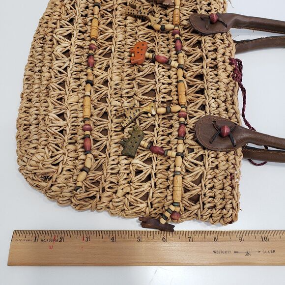 Cute Woven Woman's Satchel / Purse with Carved Animal Decor, Approx. 10 x 9 x 4 - Picture 5 of 7
